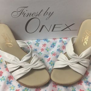 Onex Felicity white leather wedge